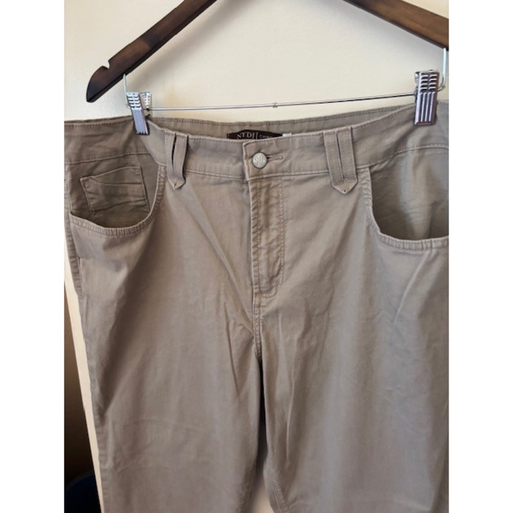 NYDJ Chino Pants Women's 18W Tan Khaki Straight Leg Stretch Cotton Made in USA - Picture 4 of 8